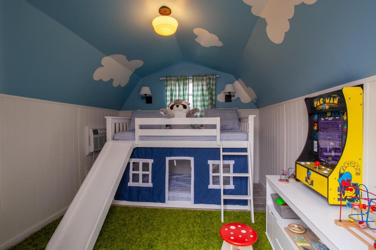 Blue Valley Inn - Hot Tub & Spacious Play Area! น็อกซ์วิลล์ ภายนอก รูปภาพ